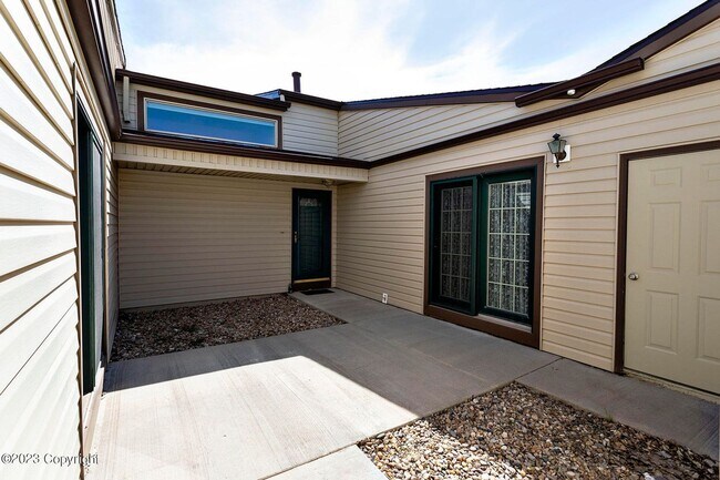 Building Photo - 909 Indian Hills Dr