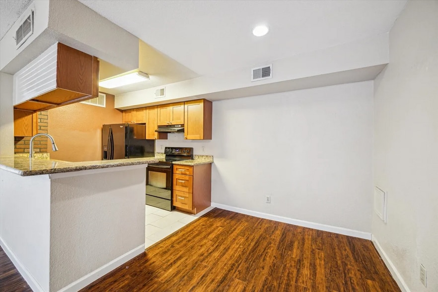 Building Photo - 12955 Woodforest Blvd