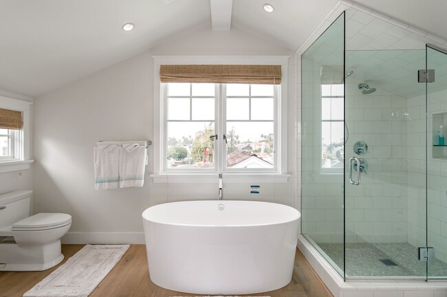 Building Photo - Luxurious 2-Bed, 2.5-Bath Coastal Retreat ...