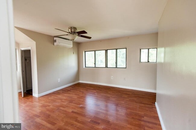 Building Photo - 6410 63rd Pl