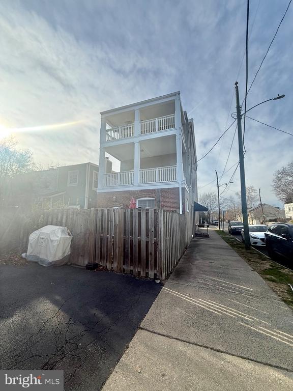 Building Photo - 718 Oronoco St