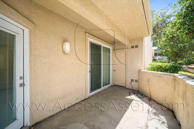 Building Photo - Luxury 2 Bed/2 Bath Condo Home In The Desi...