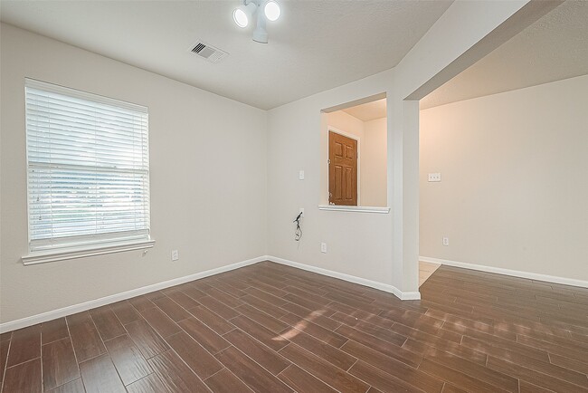 Building Photo - 7814 Crestbrook Manor Ln