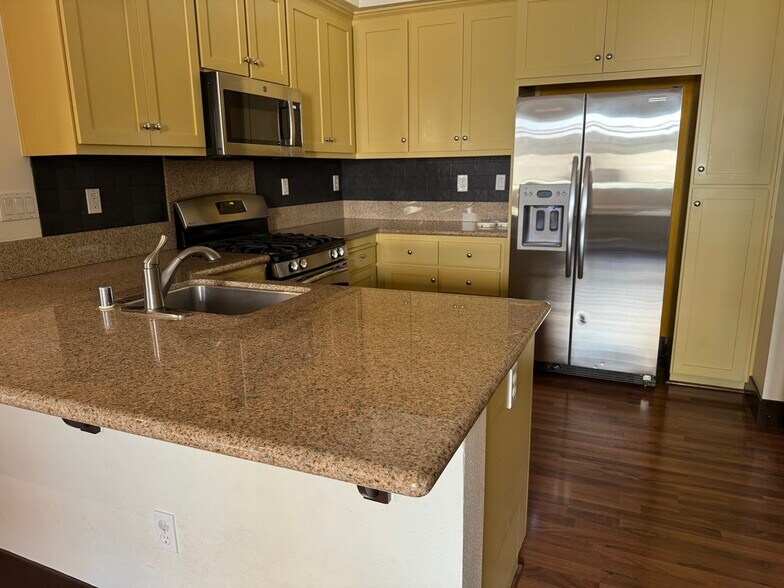Building Photo - 1121 Tuolumne Lane