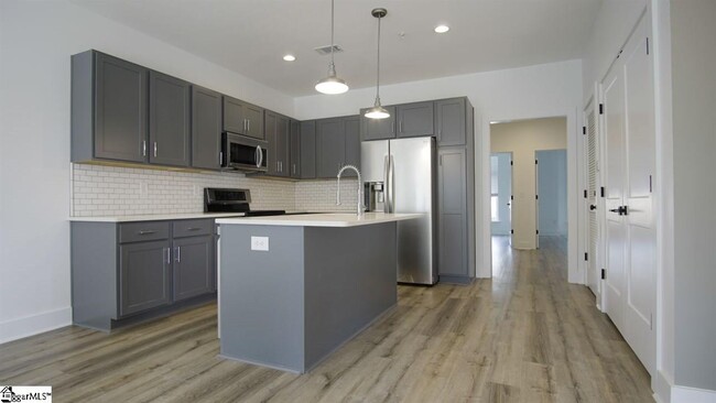 Building Photo - 121 Hillhouse St