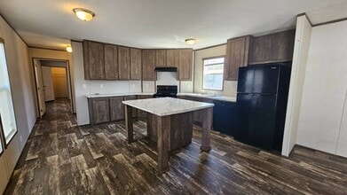 Building Photo - 2320 E MacArthur Rd