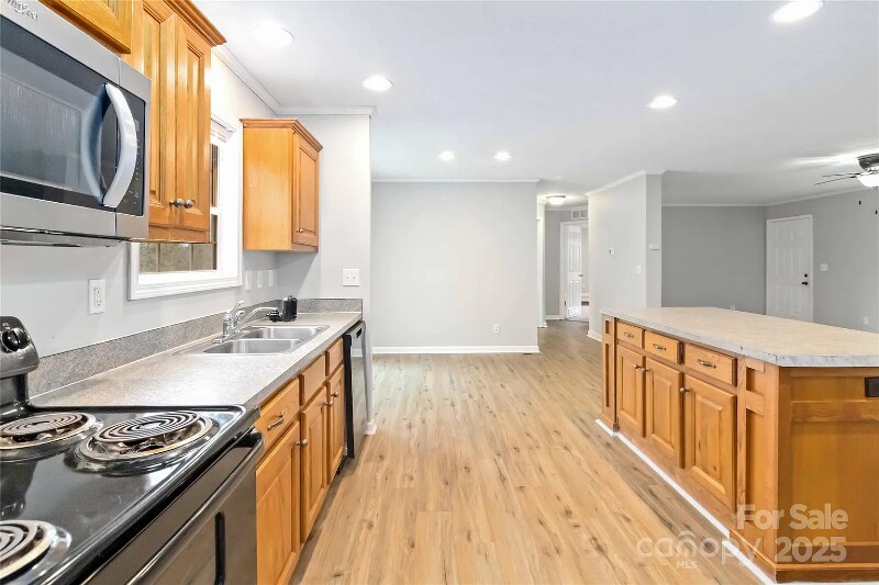 Building Photo - 2420 Creekside Dr