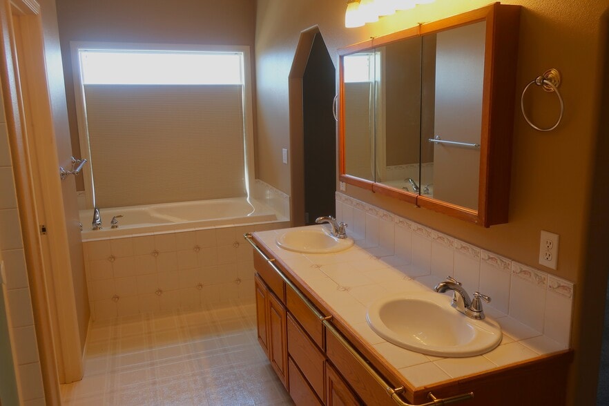 Building Photo - 466 Lower Daniels Dr