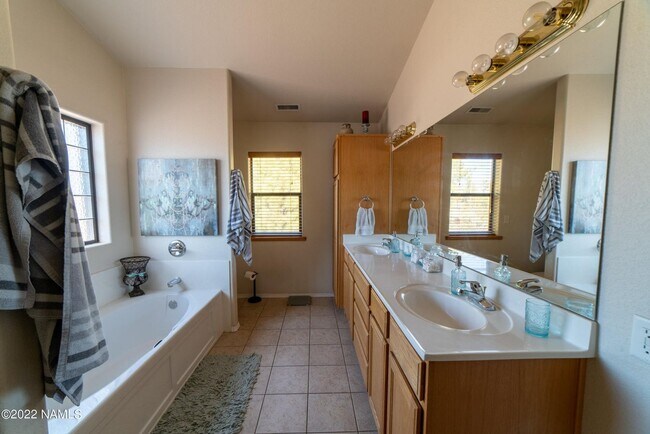 Building Photo - Westside 4 Bed, 2.5 Bath House with A/C & 2-Car Garage Near NAU & CCC! Students & Pets OK! Aug 10th!