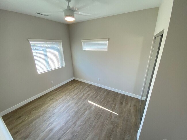 Building Photo - 8 BED/ 4 BATH with a POOL and Views!