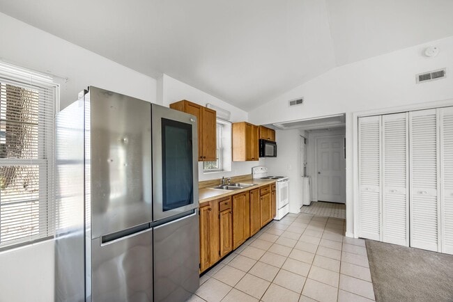 Building Photo - 208 Telegraph Rd