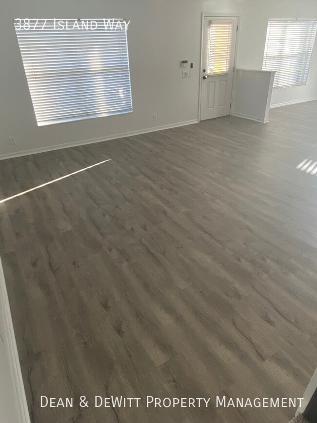 Building Photo - 3877 Island Way