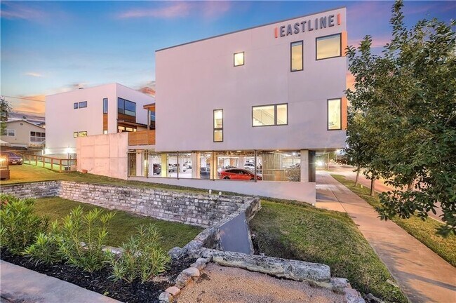 Building Photo - 2002 E 7th St