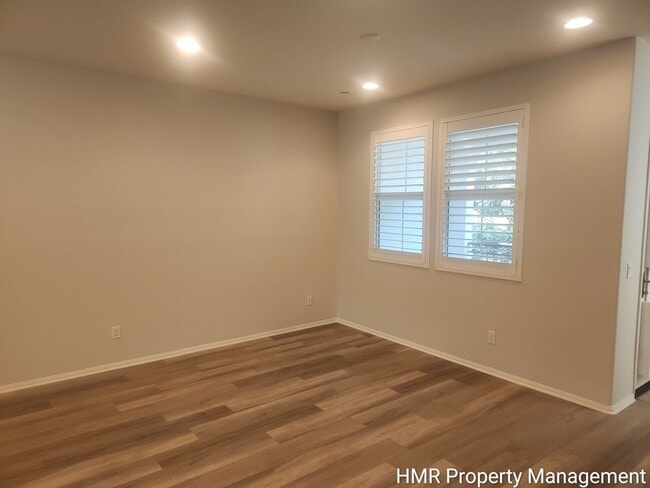 Building Photo - Modern 3-Story Townhouse