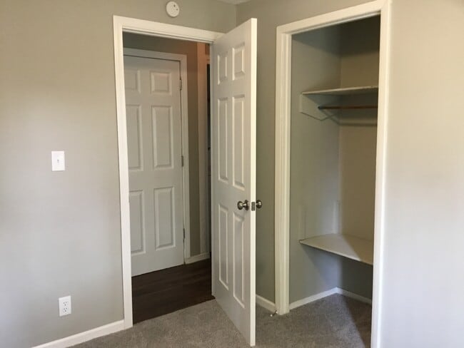 Building Photo - Very nice 3bed/1bath south side home w/ garage & fenced in back yard