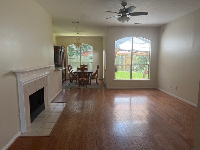 Building Photo - 15627 Rosewood Hill Ct
