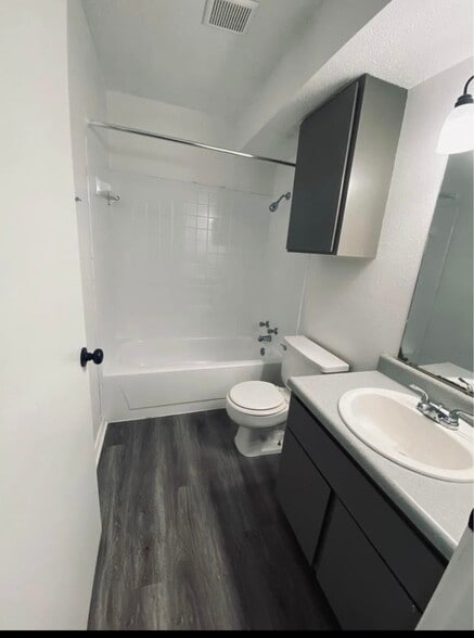 Interior Photo - Glen Oaks Apartments