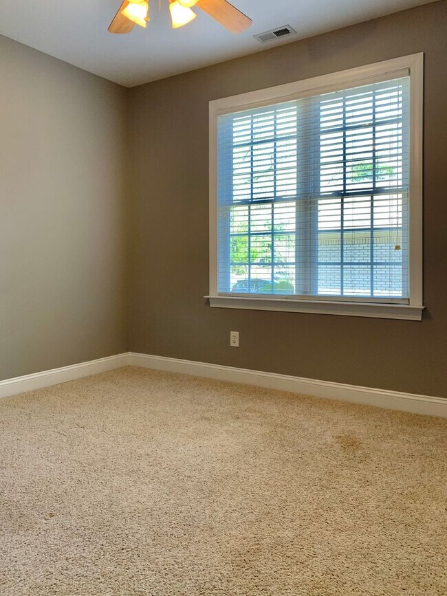 Building Photo - Great Home in Gated Community with Bonus Room!