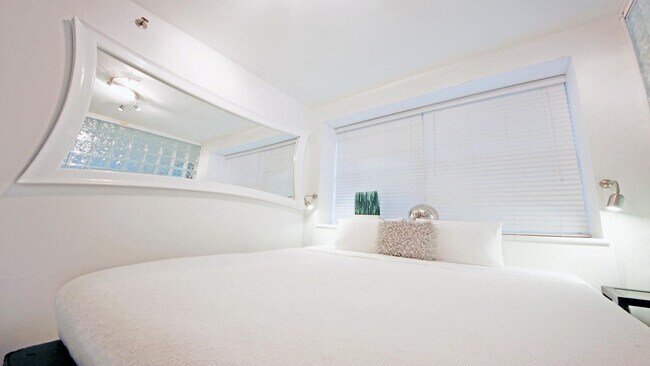 Building Photo - 825 Jimmy Buffett Mem Hwy