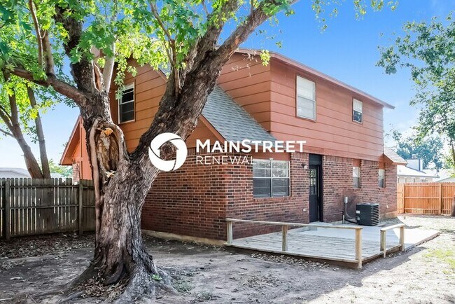 Building Photo - 3 Bedroom Pet-Friendly Home in Edmond, OK with Main Street Renewal
