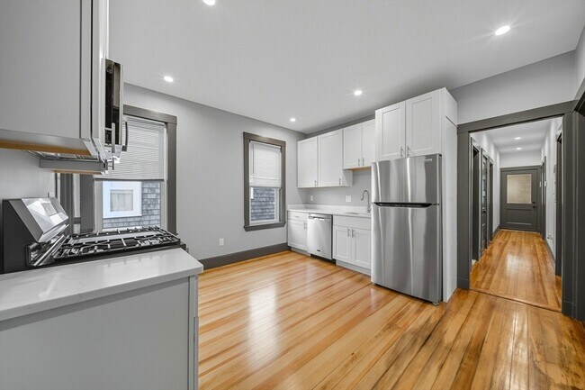 Building Photo - 24 Hinckley St