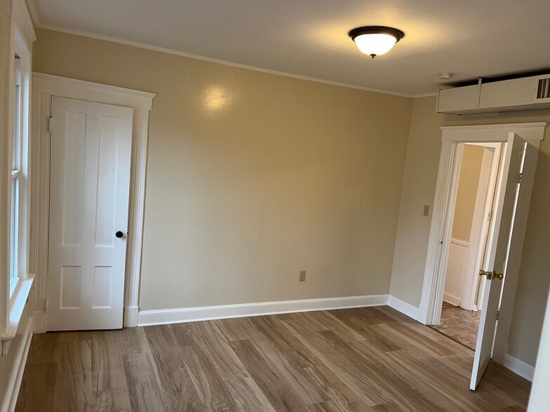 Building Photo - 63 Wood St