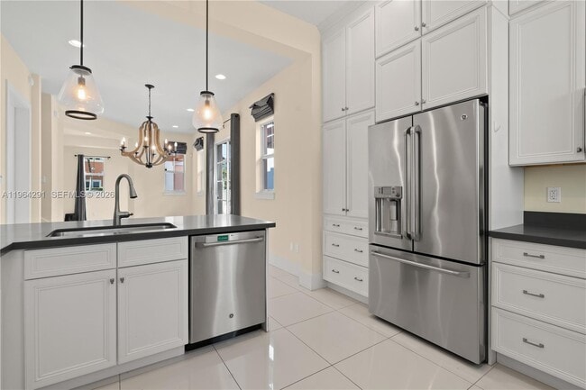 Building Photo - 912 NE 17th Way