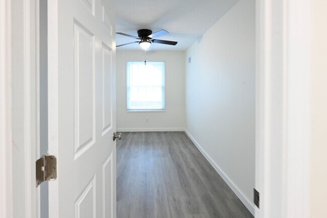 Building Photo - 108 Western Ave