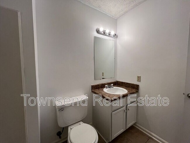 Building Photo - 7121 Dayspring Dr