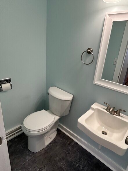 Building Photo - 810 Mc Connell St