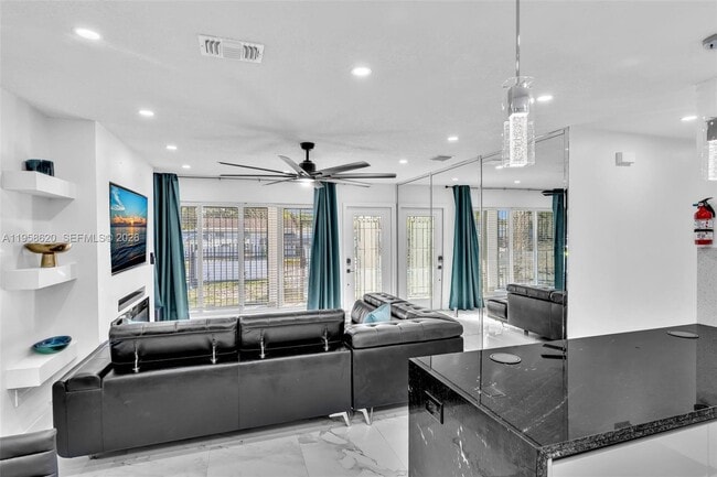 Building Photo - 560 Perviz Ave