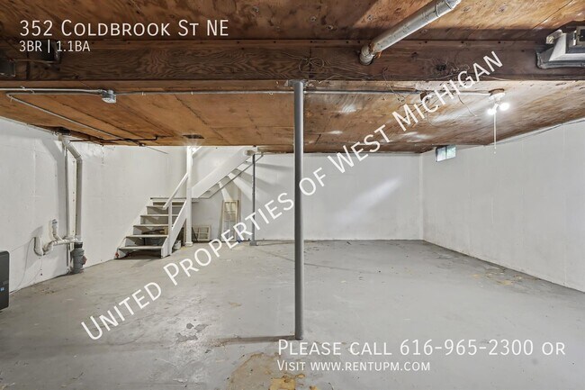 Building Photo - 352 Coldbrook St NE