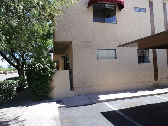 Building Photo - Stone Ave Pastime Rd - 2 Story Townhouse w...