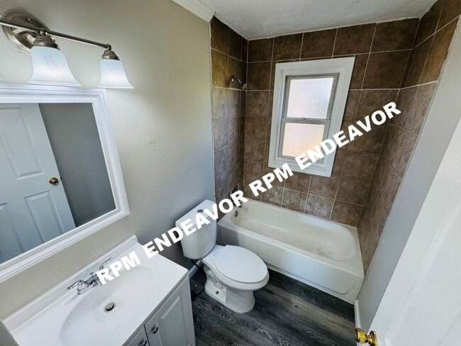 Building Photo - Cozy 2 Bed / 1 Bath