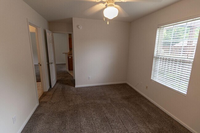 Building Photo - 3300 E St Charles Rd