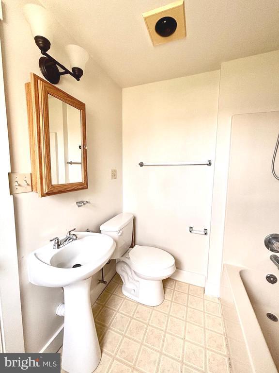 Building Photo - 970 Disston View Dr