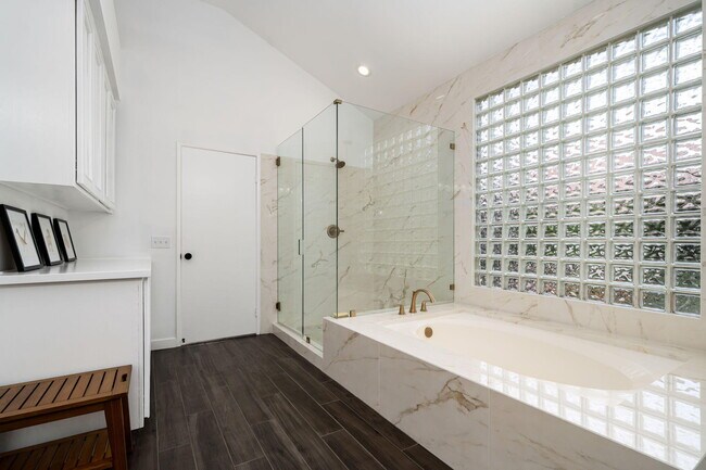 Building Photo - 56765 Merion