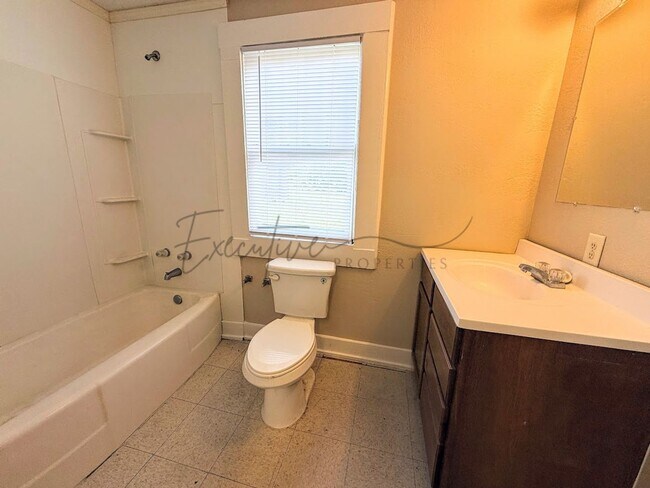 Building Photo - 511 Reid Street