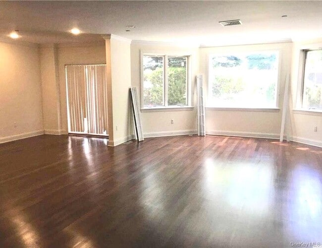 Building Photo - 171 Great Neck Rd