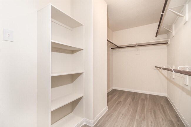 Building Photo - 3930 Lexington Grove Ct