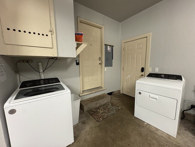 Building Photo - 1428 Avondale Dr