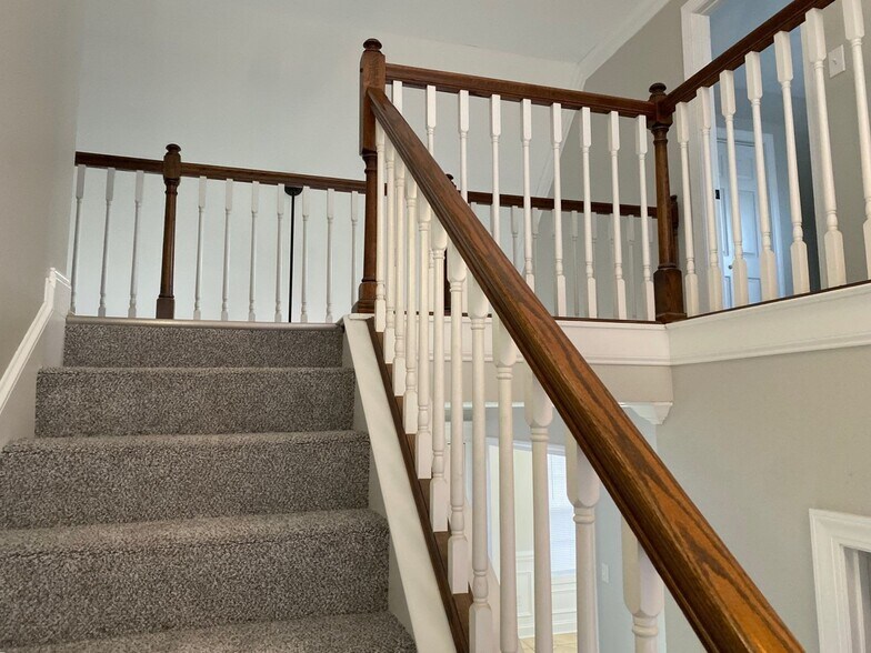 Building Photo - 32 Wyndelake Cv