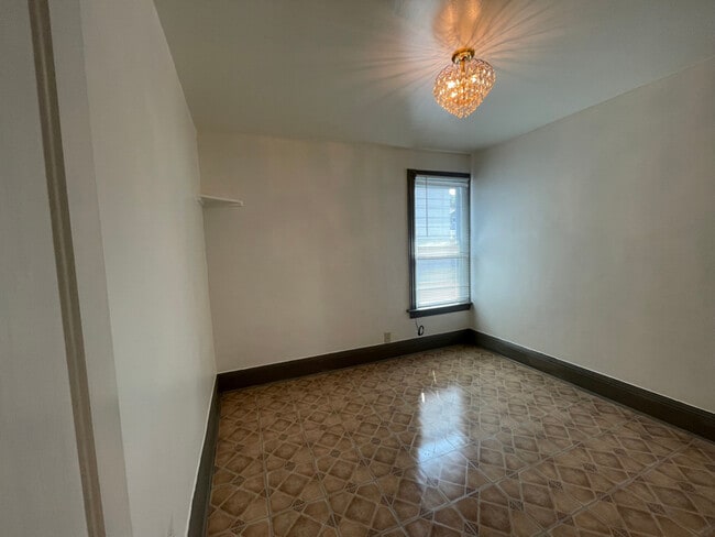 Building Photo - 32 Kenyon Ct