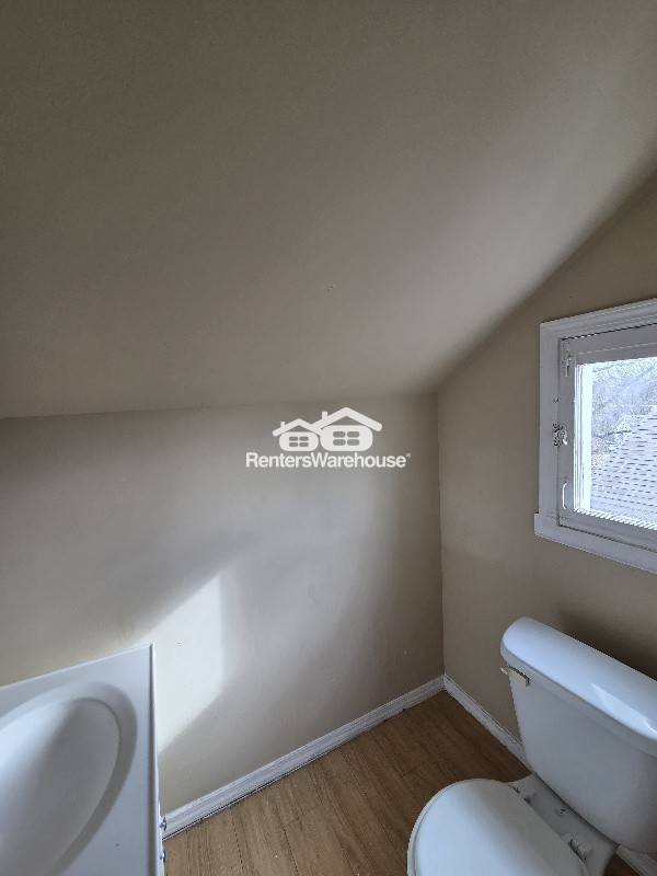 Building Photo - 8711 Alva Ave