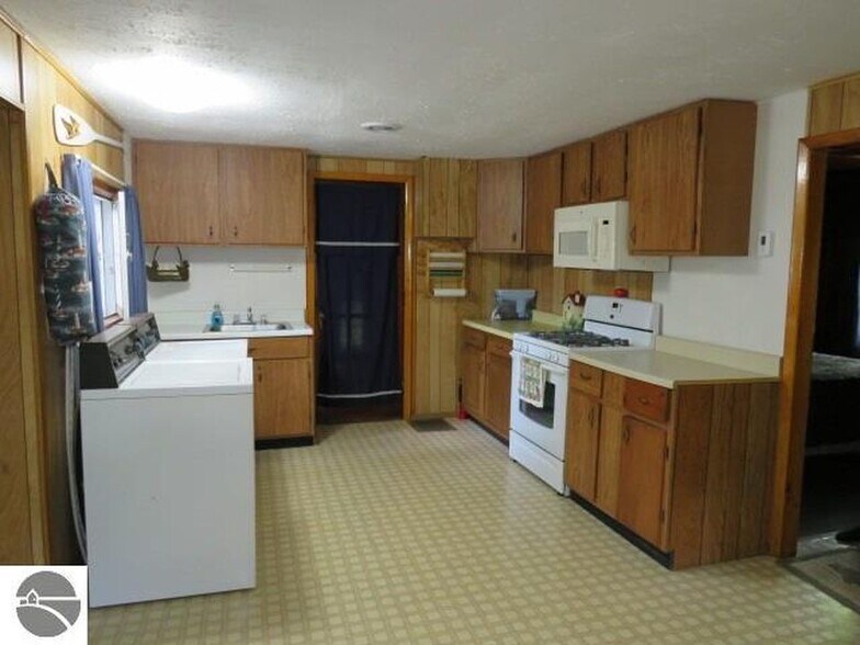 Building Photo - 2631 N Huron Rd