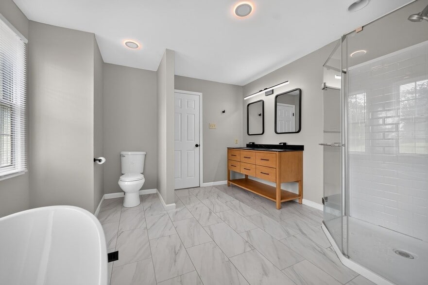 Building Photo - 305 Autumn Ridge Dr