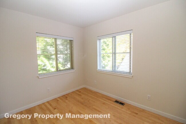 Building Photo - 15720 NE 95th Way