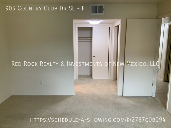 Building Photo - 905 Country Club Dr SE
