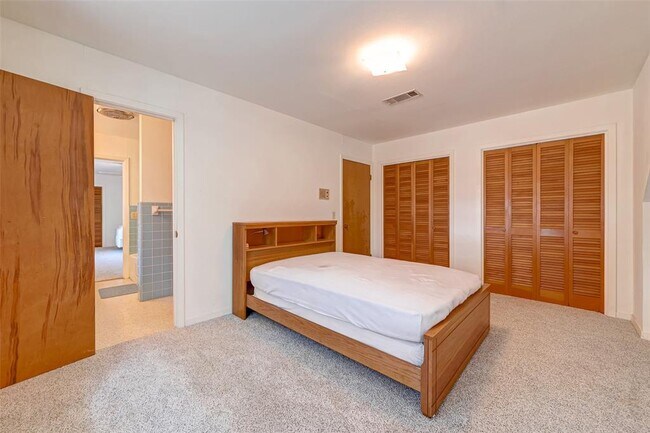 Building Photo - 16711 US-90 ALT