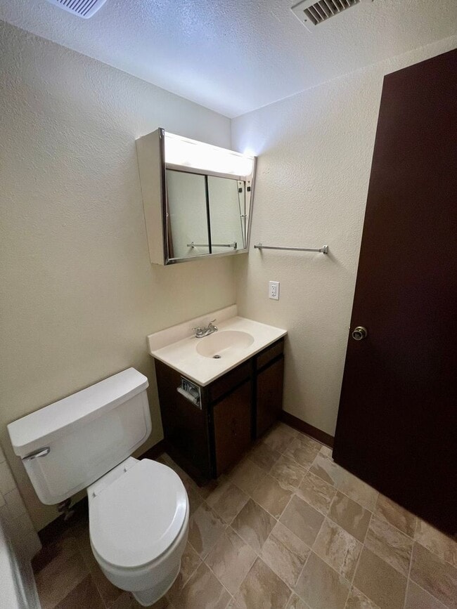 Building Photo - Cozy Studio Condo with Bonus Room/Study!